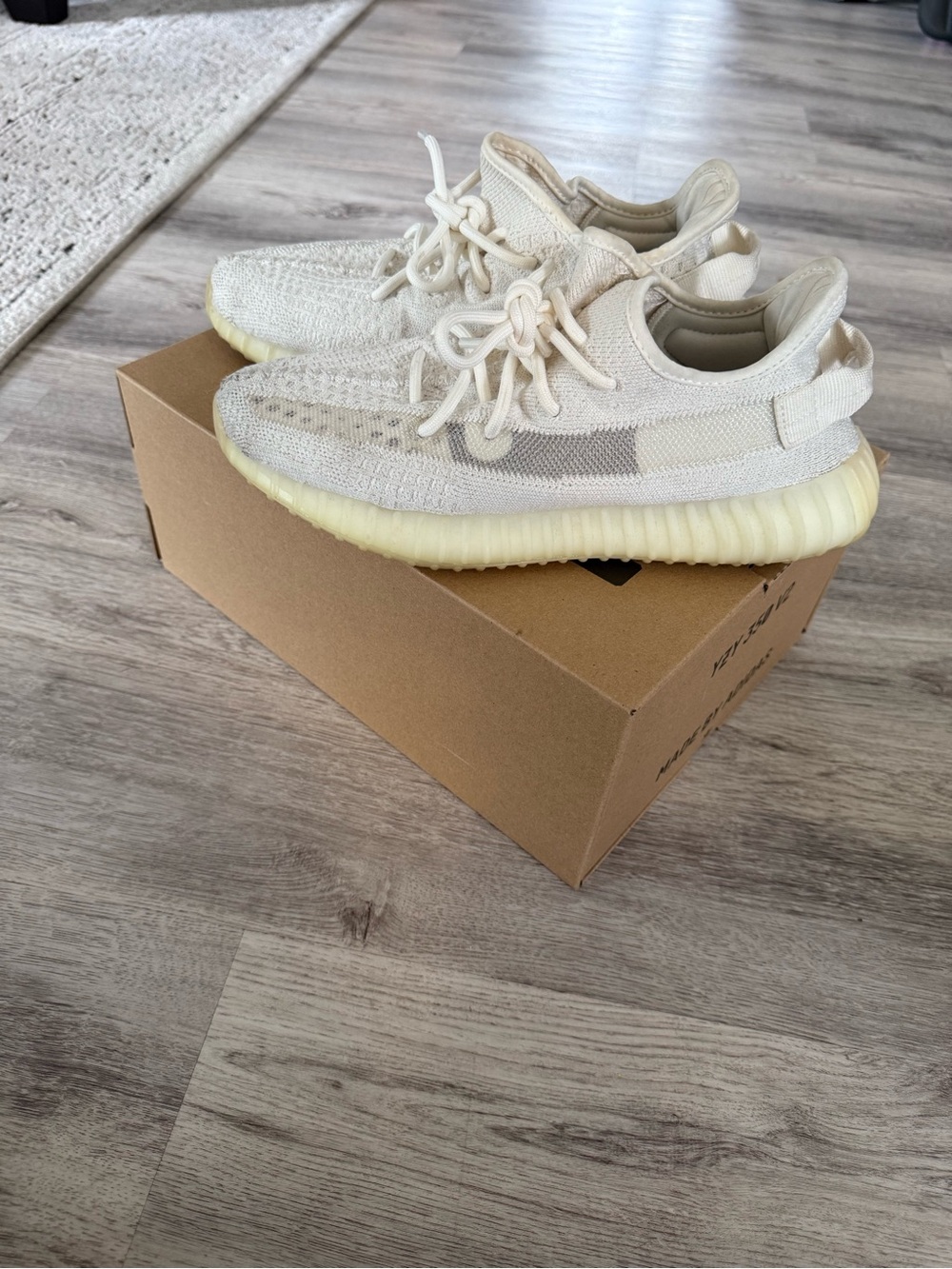 Yeezy 350 v2 bone size 8